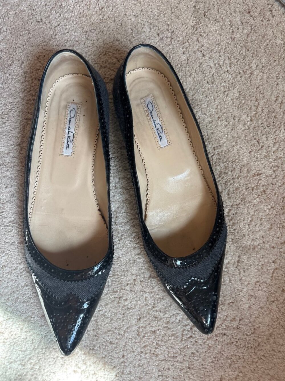Oscar de la Renta Black Pointed Flats Brogue Toe